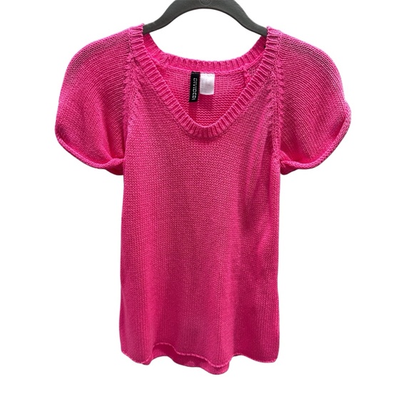 H&M Sweaters - H & M Divided Hot Pink V-Neck Knit Top